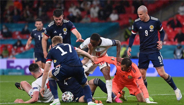 啤酒、可樂、礦泉水……歐洲盃上誰在「搶戲」？