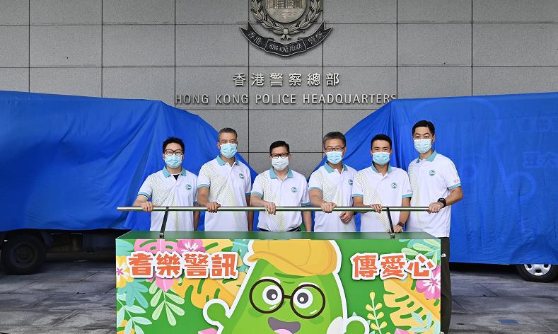 耆樂警訊向全港長者送愛心派發福袋 與市民攜手抗疫