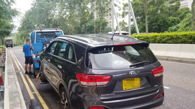 警方東九龍打擊違例泊車 發2215張告票拖走10車