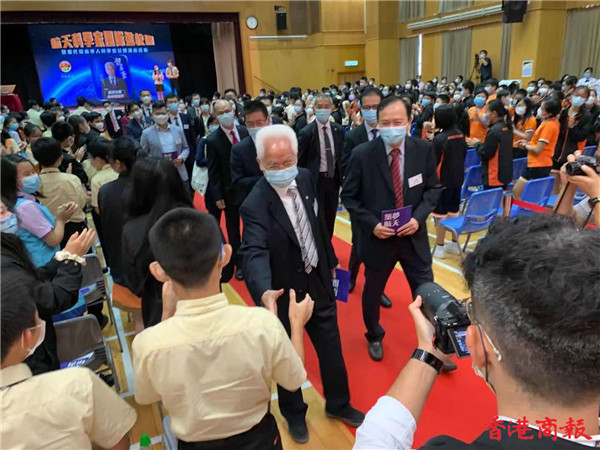 龍樂豪到訪培僑書院 觀看學生航天科技發展研習展覽