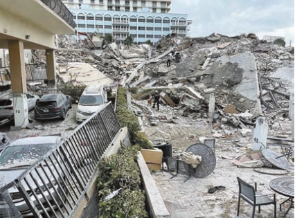 美國一高層公寓坍塌 死傷近200