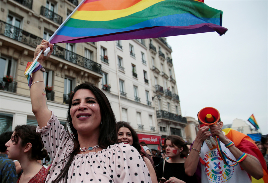 圖集 | 巴黎約3萬人舉行「驕傲遊行」