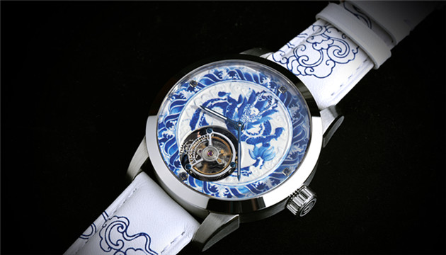 【鐘表】傳統國粹融入表中 萬希泉青花陀飛輪