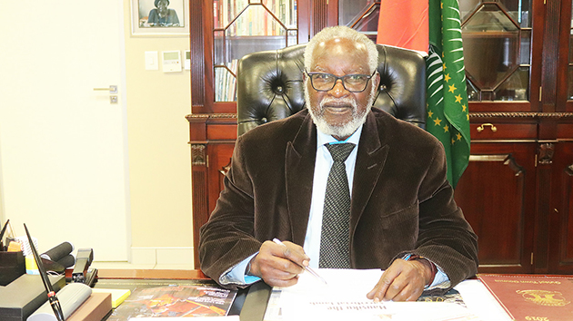 納米比亞開國總統努喬馬：中共的發展理念使中國和世界人民受益