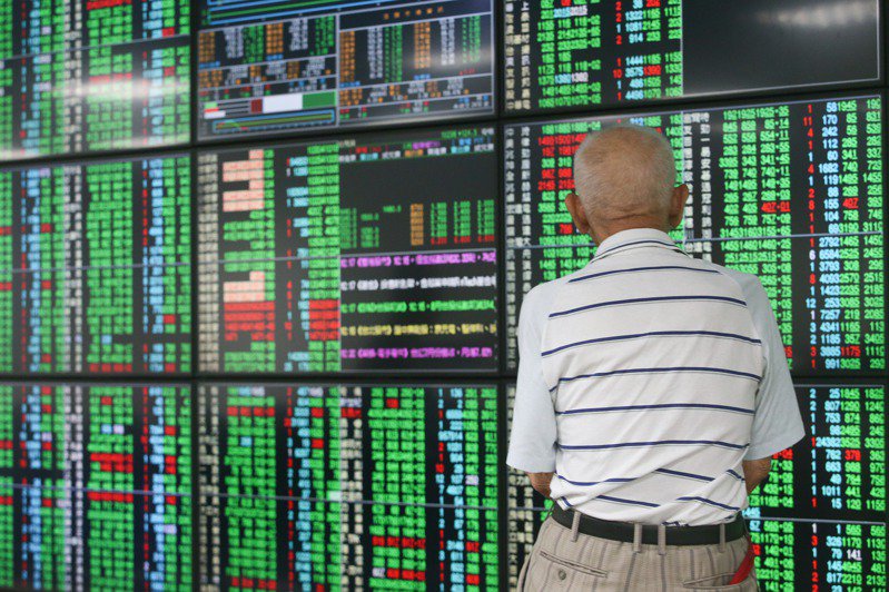 鋼鐵股領漲 台股漲逾百點達17725點再創新高