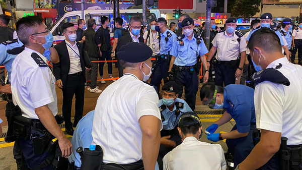 香港警方強烈譴責暴徒持刀襲擊警員