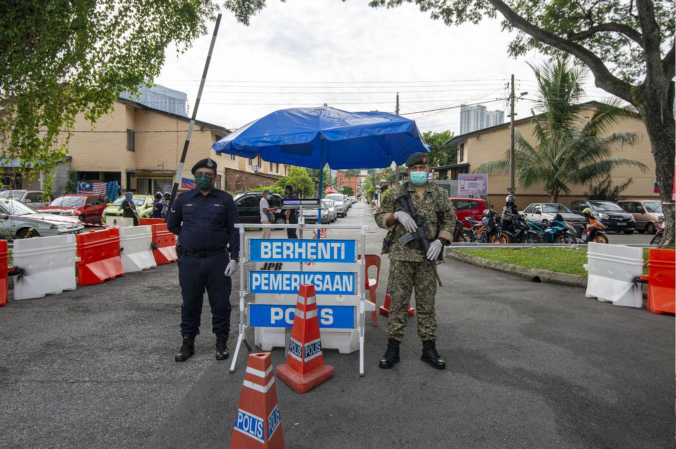 馬來西亞日增新冠病例首次過萬