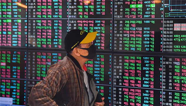 台股開高走低 收跌1.77點