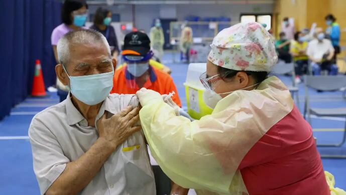 疫苗覆蓋率改劑次人口比 蔡政府被抨「想讓數字更漂亮」	