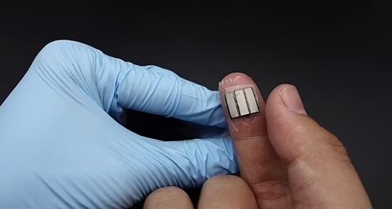 外媒：利用指尖汗水發電 科學家盼成功研發新型充電器