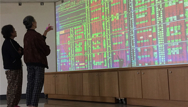 台股收跌138.94點 失守17900點