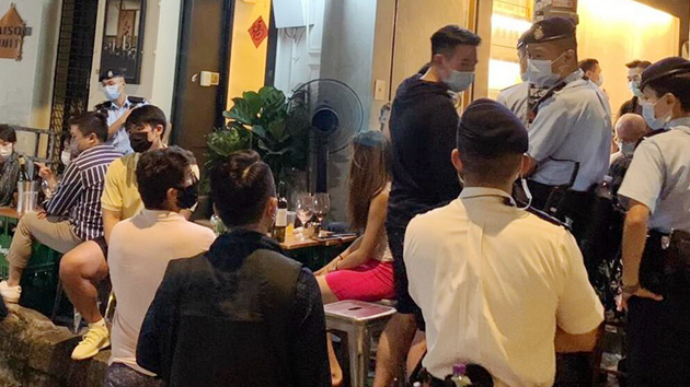 警方灣仔觀塘搗違規經營酒吧和派對房 拘捕2負責人