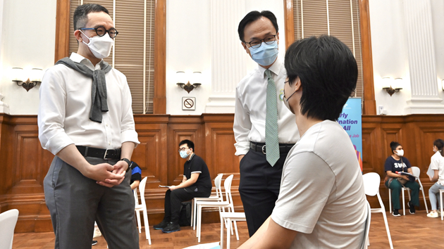 政府外展服務隊為港大300名師生接種疫苗