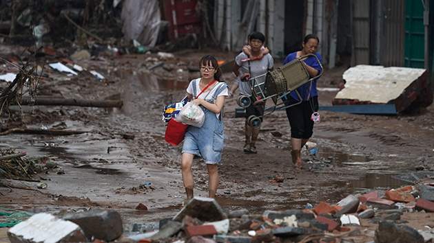 港區人大代表向河南救人犧牲同胞親屬捐贈100萬港幣