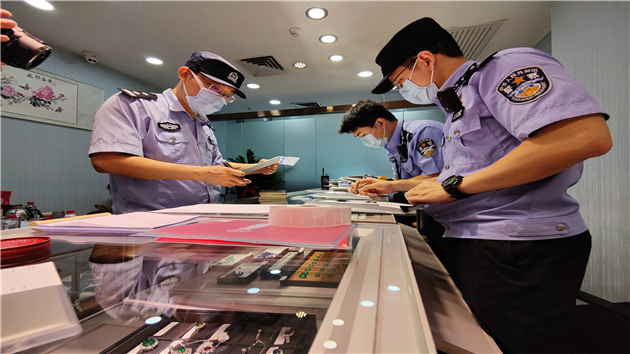 利用粵港兩地牌車夾藏 廣州海關破獲12億元走私寶石案