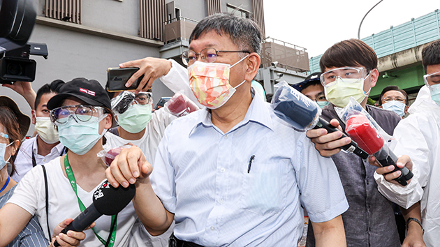 柯文哲暗指民進黨有人已去美國打疫苗