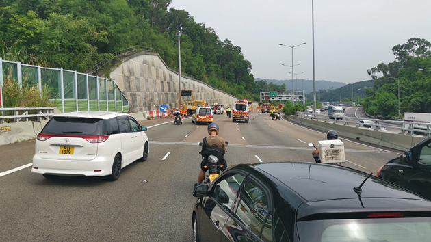 吐露港公路校巴與貨車相撞 6學童受傷