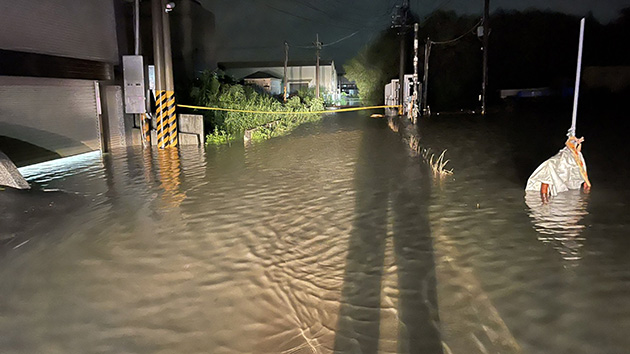 高雄山區豪雨不斷：大量土石坍方、路面積水升高