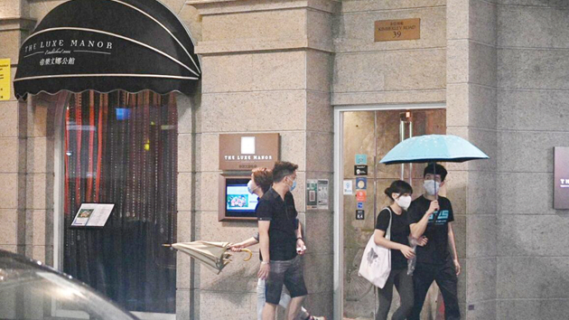 港府圍封尖沙咀帝樂文娜公館及深水埗東廬大樓強檢