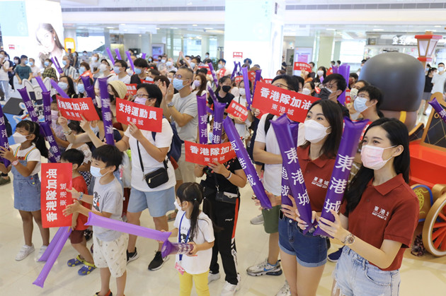 大批市民在商場看奧運直播 為港隊打氣