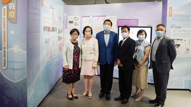 陳肇始參觀「香港戰疫」專題展覽 讚展區內容豐富