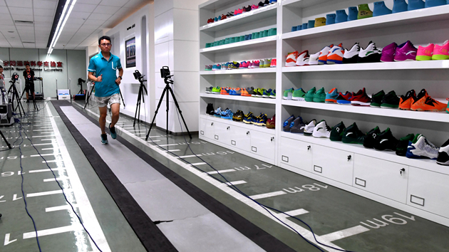 安踏中期多賺131.6% 派息大增1.86倍