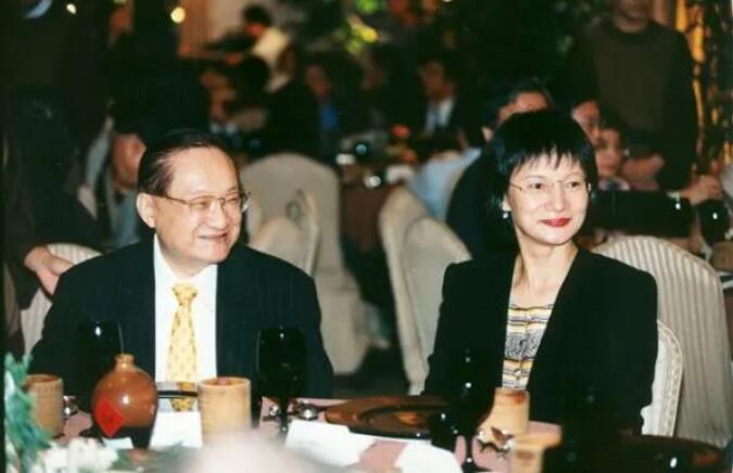 金庸遺孀7300萬沽名下豪宅，原來她曾和金庸經歷過這些……