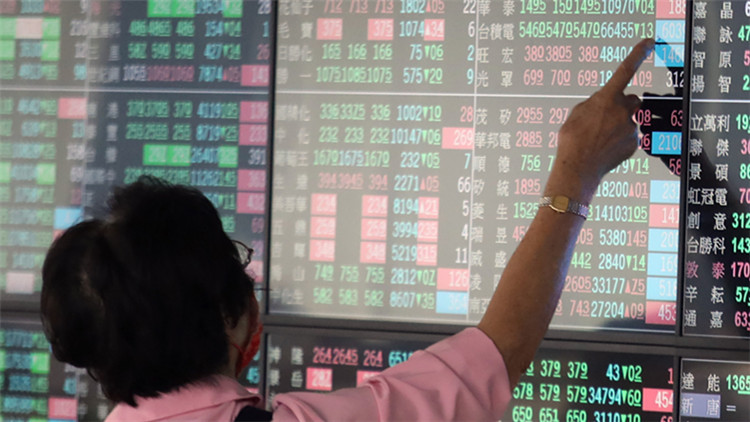 台積電獨強 台股終場小跌21.62點