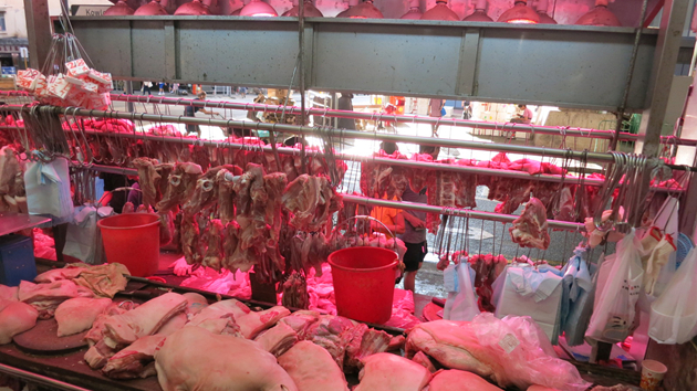 食環署打擊懷疑以冰鮮肉充當新鮮肉出售的新鮮糧食店