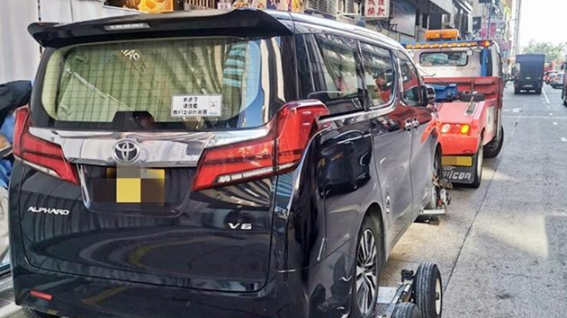 警方東九龍打擊違例泊車 發2050張告票拖走7車