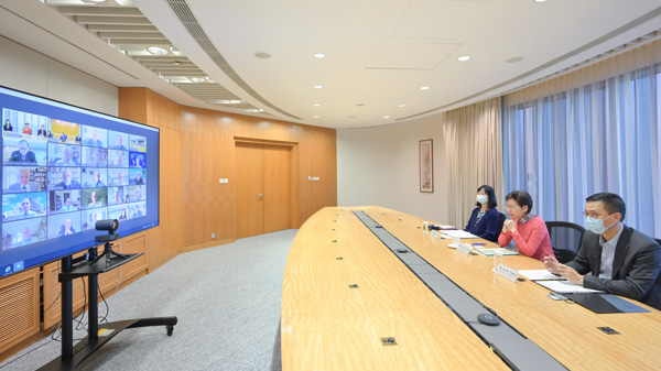 行政長官與參與「2020年研究評審工作」的專家成員會面