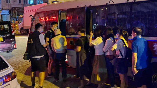 警方落山道搗破百家樂賭檔 拘捕25人