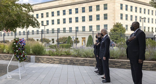 拜登向五角大樓敬獻花圈悼念「9·11」事件遇難者