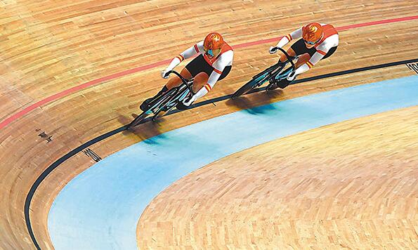 梁嘉儒男子場地單車個人全能賽獲得銅牌