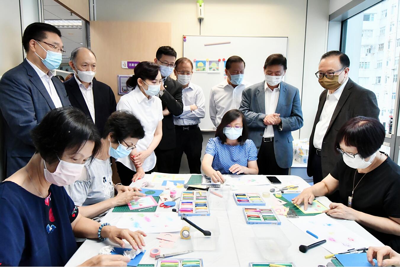 港區人代訪工聯社區中心 向市民送上中秋節祝福