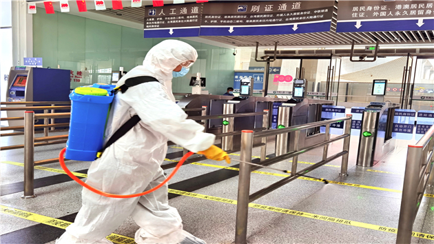 廈門火車站引導旅客疫情期間正確出行