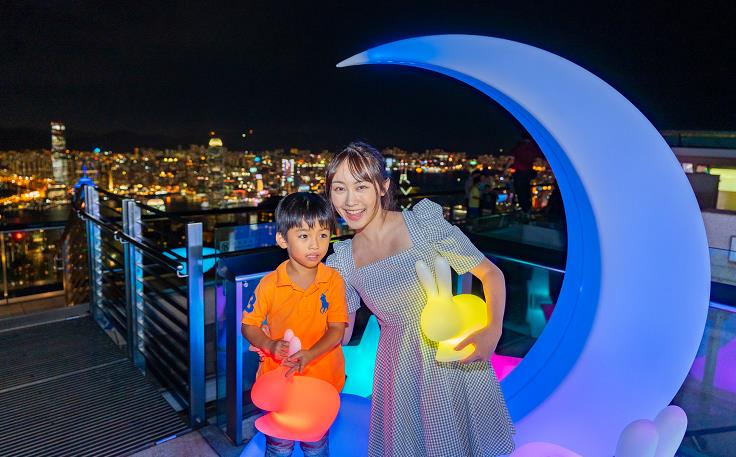 【玩樂】隨月兔遊山頂 凌霄閣推「二人賞月套票」