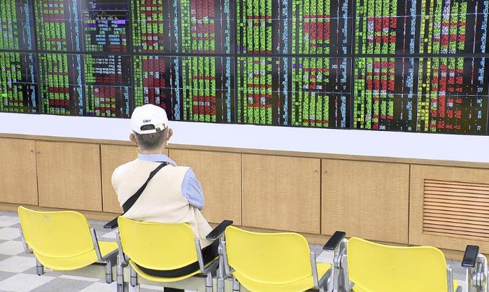 台積電尾盤爆逾2.2萬張賣單 台股收黑跌1.91點