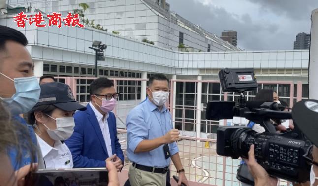 有片 | 鄧炳強巡視九龍公園票站 為執勤同袍打氣