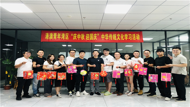 在深港青DIY燈籠慶中秋