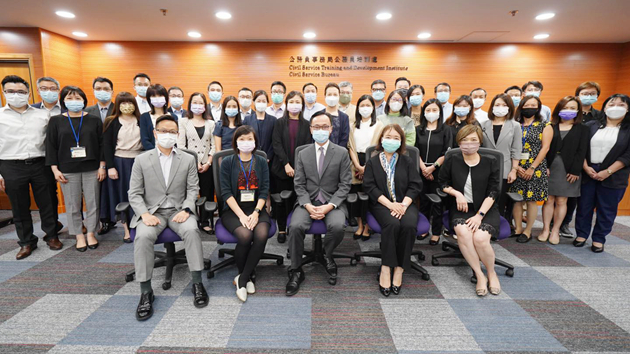 聶德權鼓勵公務員多落區與市民接觸 務求令政策「落地」