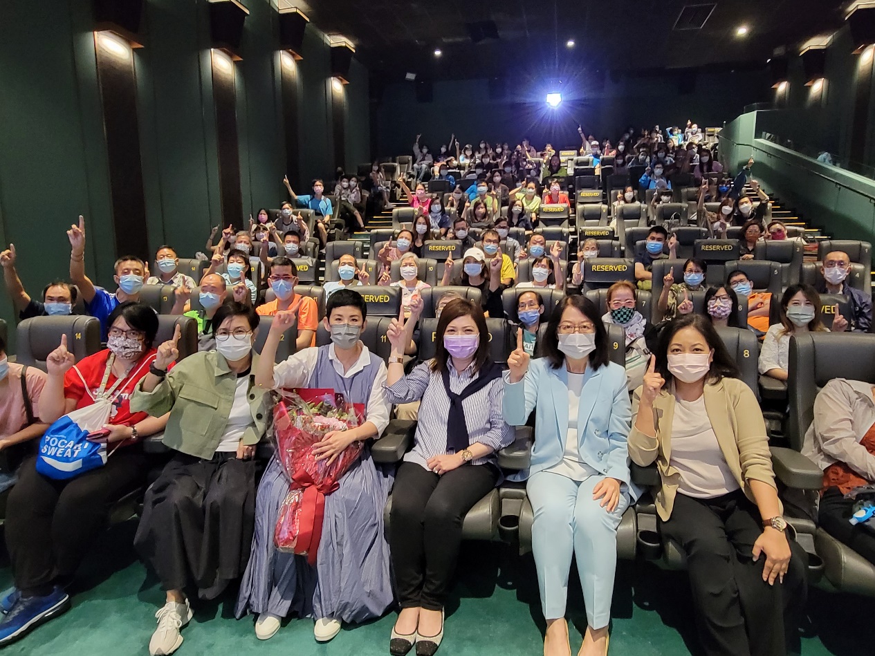 吳君如現身慈善觀影會 鼓勵殘障學員不放棄