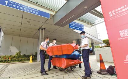 政總外圍水馬移除 李家超表示：香港全面回復安全常態 
