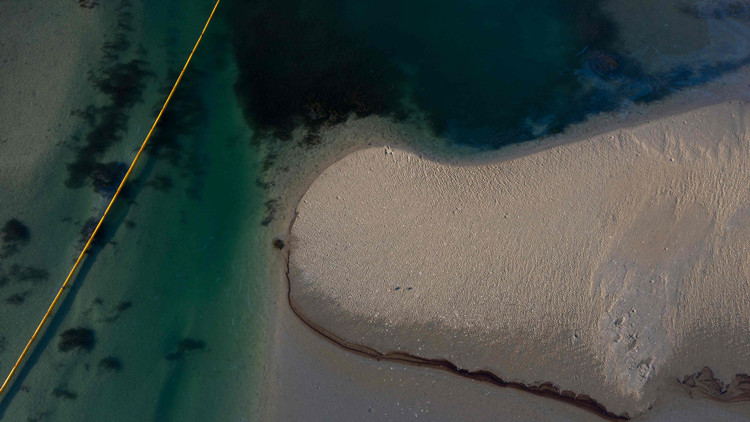 美國南加州海岸發生原油洩漏事故  海灘已關閉