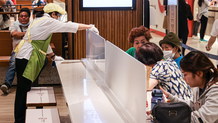 台灣鬆綁防疫政策  餐廳可不設隔板