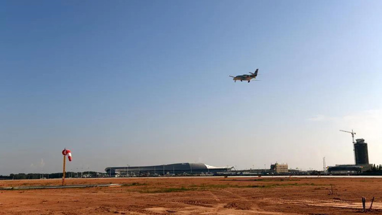 湛江吳川機場開展校飛工作