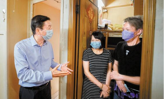 香港同胞的煩心事 始終牽動著中央的心 中聯辦領導走訪住房困難戶 