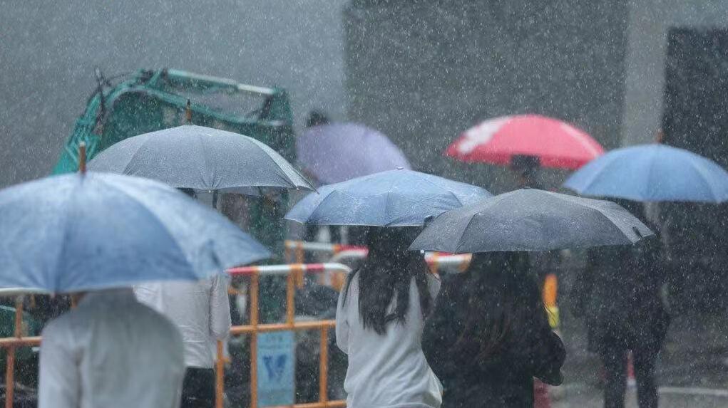 八號風球 | 「獅子山」移動慢於預期 天文台再推遲改發三號波