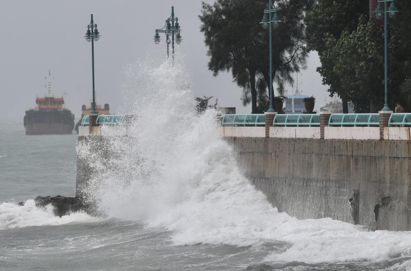 「獅子山」560公里外蓄勢撲擊 港掛「最遠8號風球」