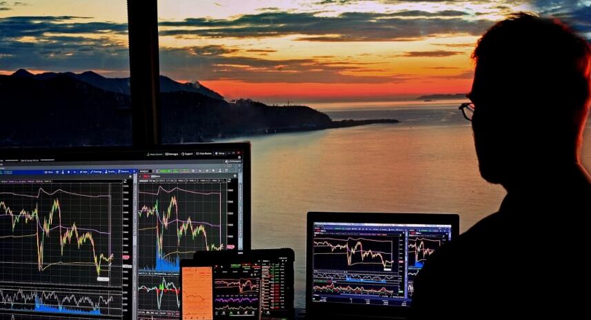 受八號風球影響 港交所宣布港股夜期全日停市